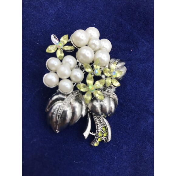 RMN Signed Faux Pearl Yellow‎ Floral Brooch Pin Jewelry Accessory - Picture 3 of 7